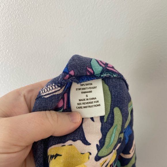 Tropical Floral Crop Top | Lightweight with Half Zipper in the Back - Picture 7 of 7